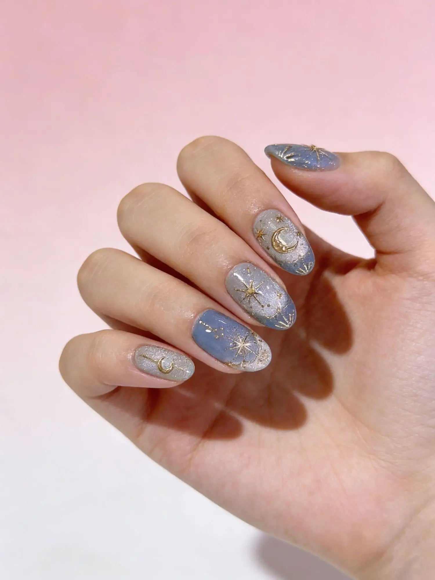 24PCS Cat Eye Fake Nails with Golden Moon Press on Nails Wearable Finished Short Almond Artificial French Nail Full Cover Nail
